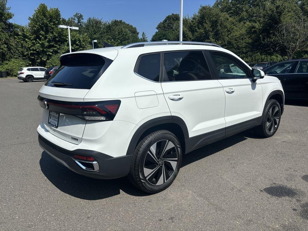 2025 Volkswagen Taos SE photo 5