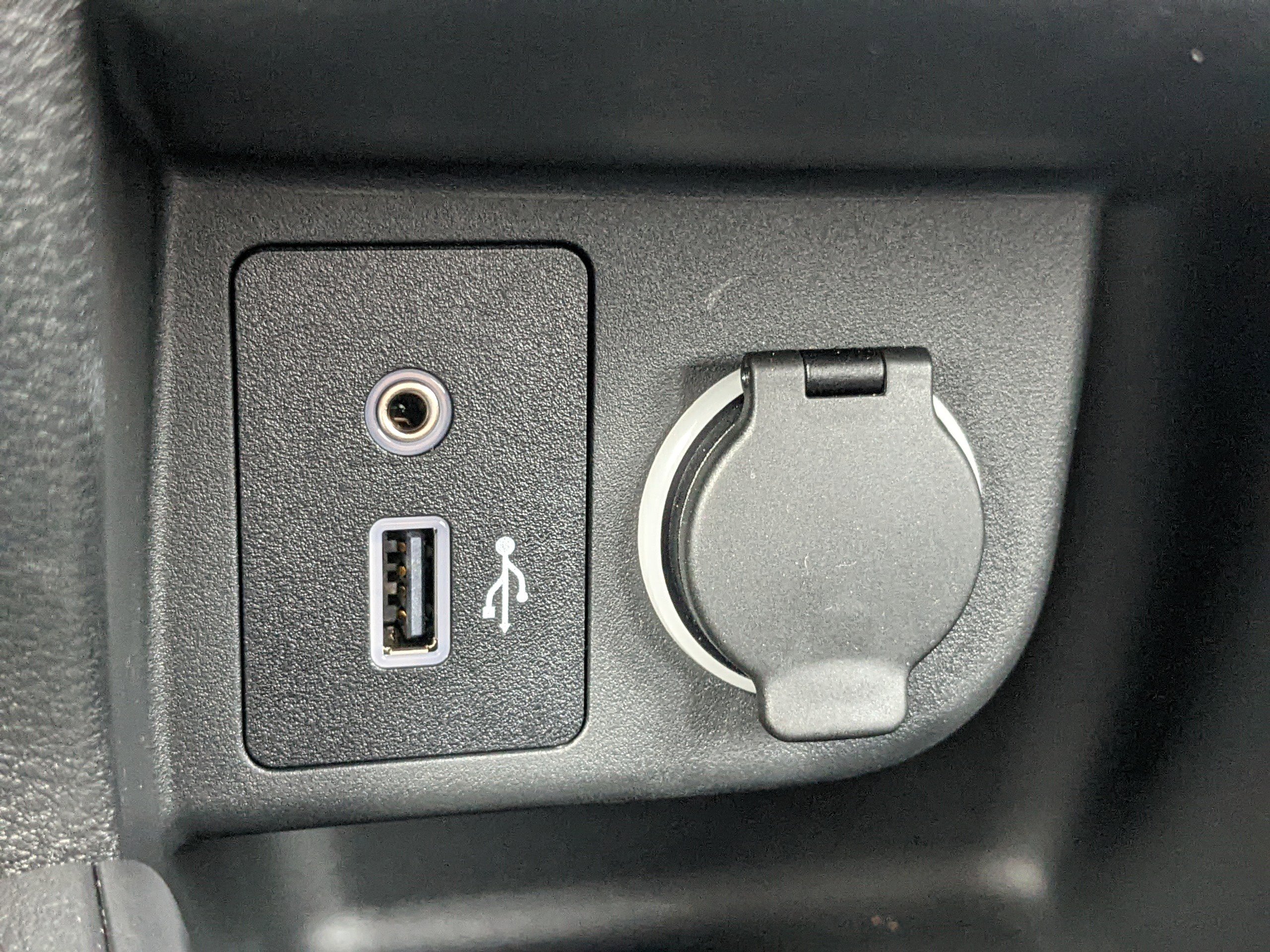 2025 Nissan Kicks Play S photo 16