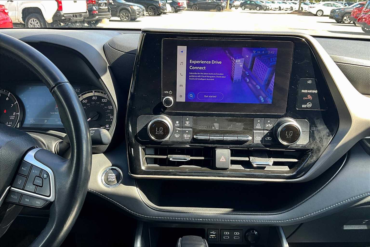 2023 Toyota Highlander LE photo 6