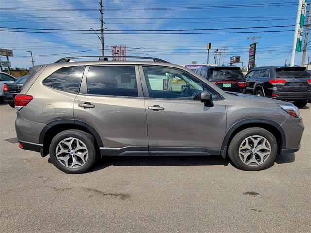 2019 Subaru Forester Premium photo 2