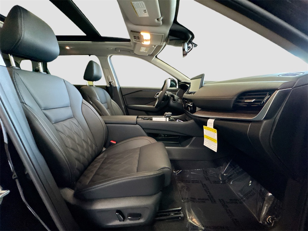 2026 Nissan Rogue Platinum photo 9