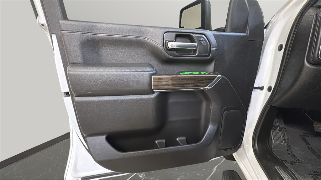 2023 Chevrolet Silverado LT photo 24