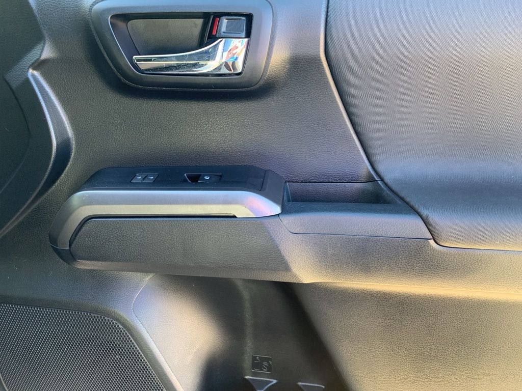 2017 Toyota Tacoma TRD Sport 4x4 Double Cab photo 17