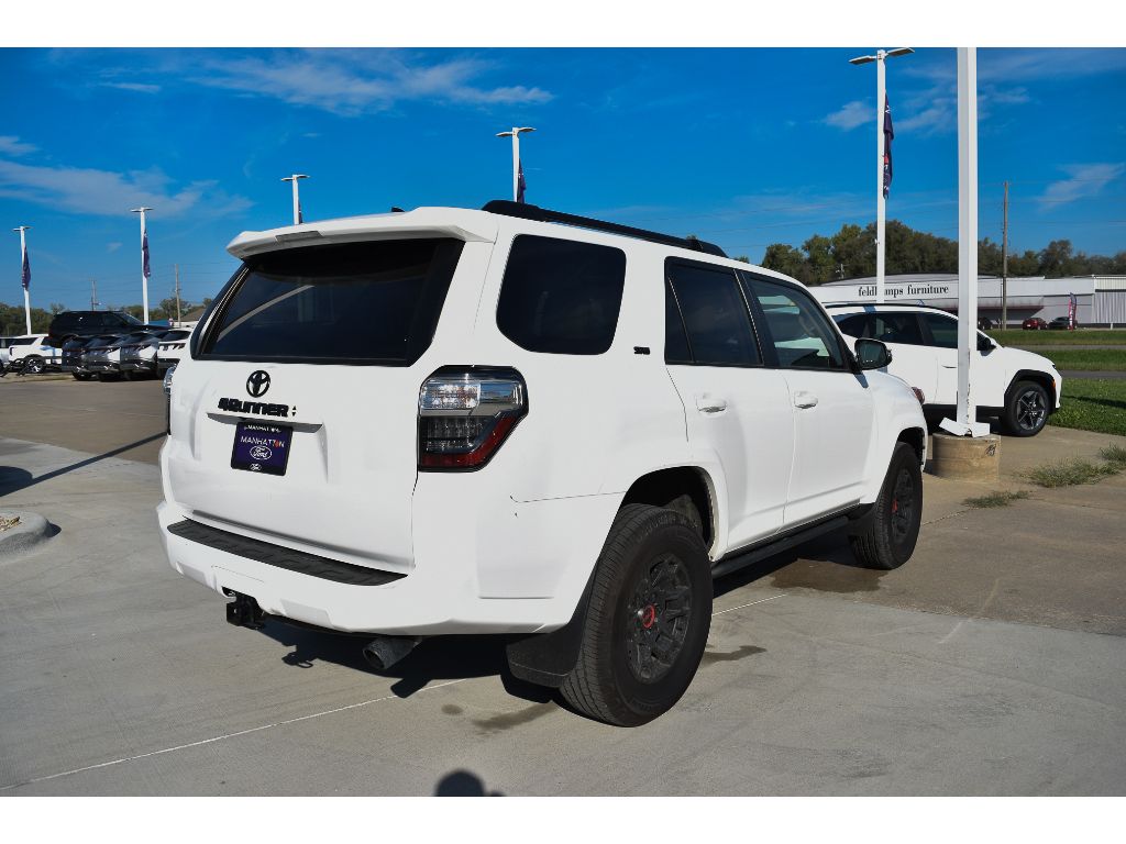 2022 Toyota 4Runner SR5 Premium photo 3