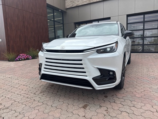 2025 Lexus TX 500h F SPORT Performance Premium photo 3
