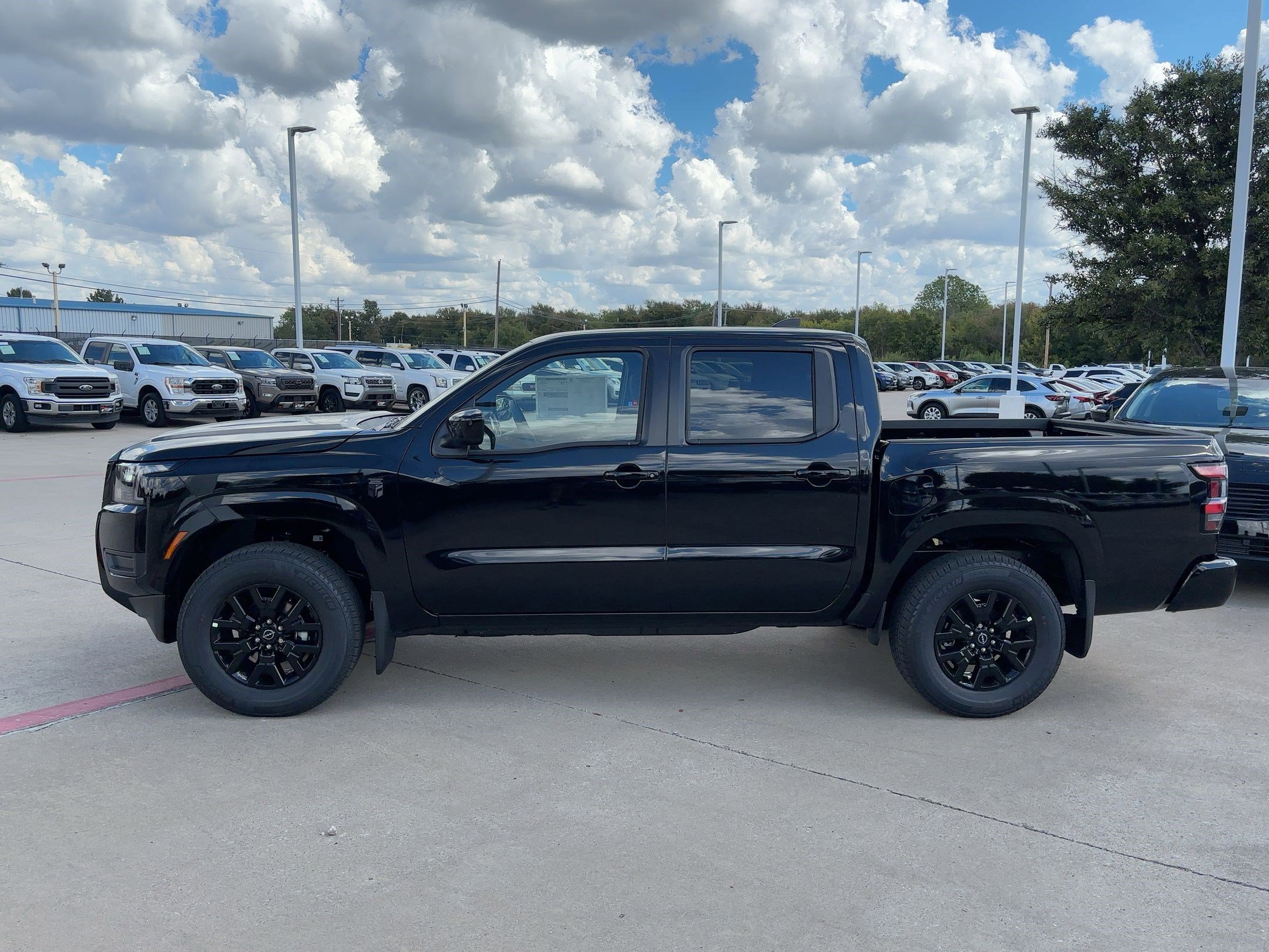 2026 Nissan Frontier SV photo 2