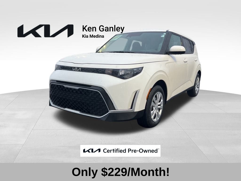 2023 Kia Soul LX's photo