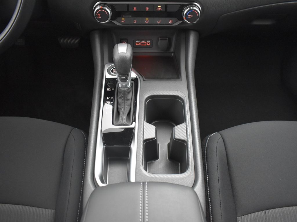 2025 Nissan Sentra SV photo 7