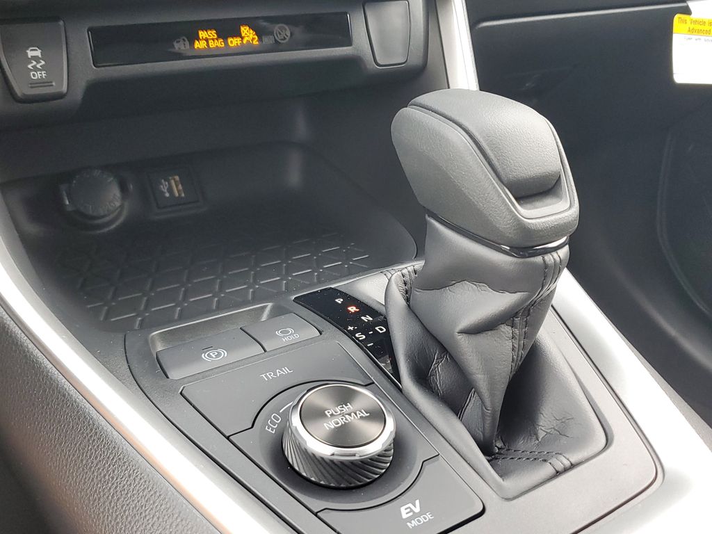 2025 Toyota RAV4 Hybrid XLE photo 23