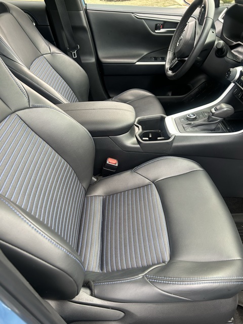 2025 Toyota RAV4 Hybrid XSE photo 3