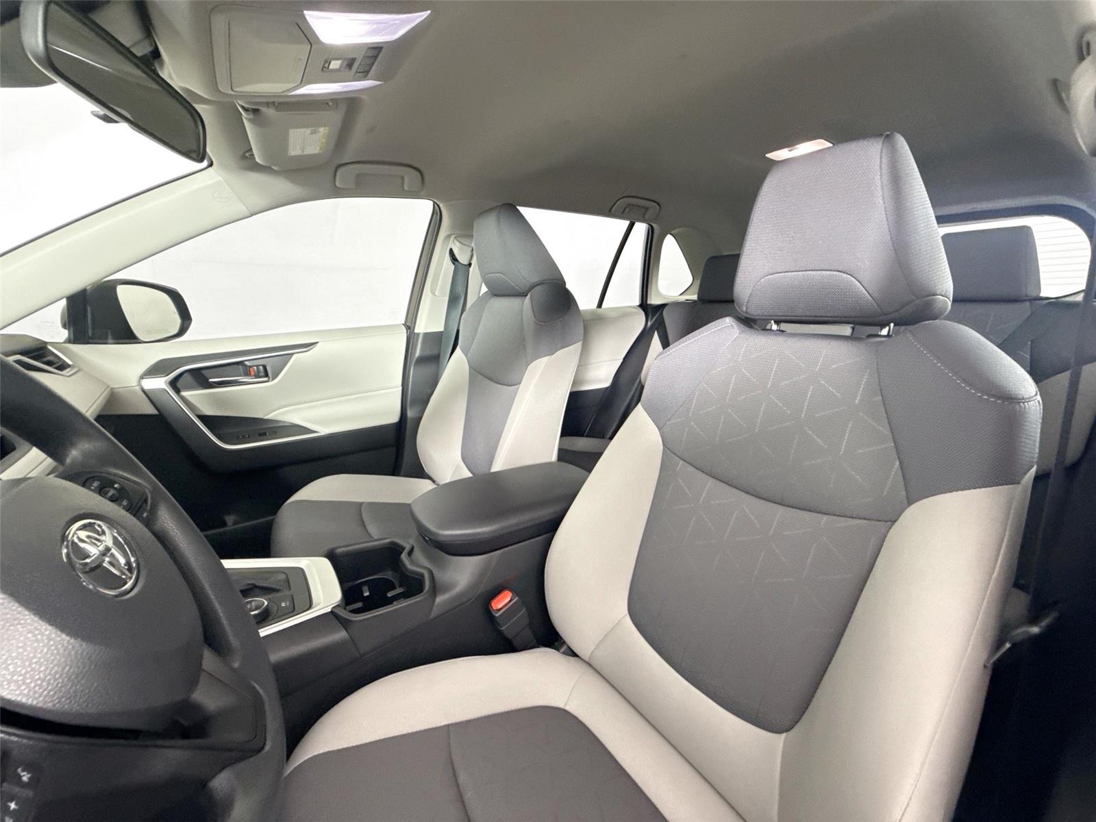 2025 Toyota RAV4 Hybrid XLE photo 15