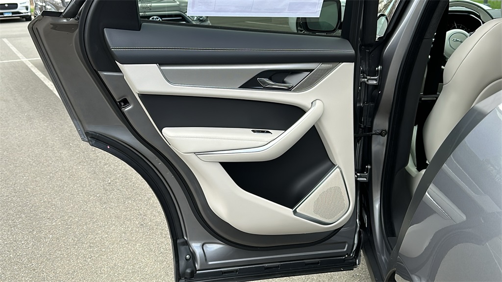 2026 Jaguar F-PACE P250 R-Dynamic S photo 23