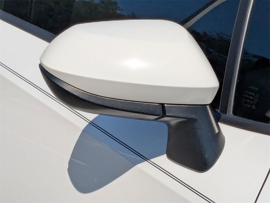2020 Toyota Corolla LE photo 9
