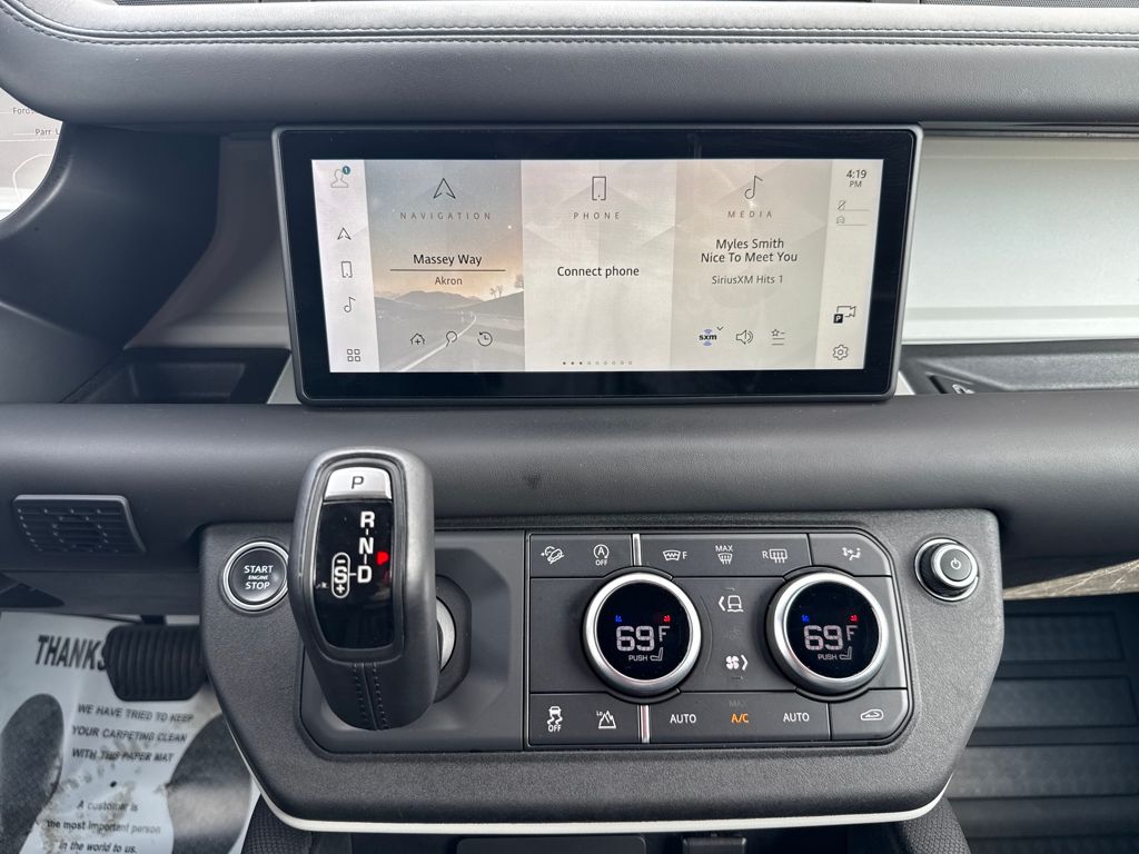 2022 Land Rover Defender 110 X-Dynamic HSE photo 21