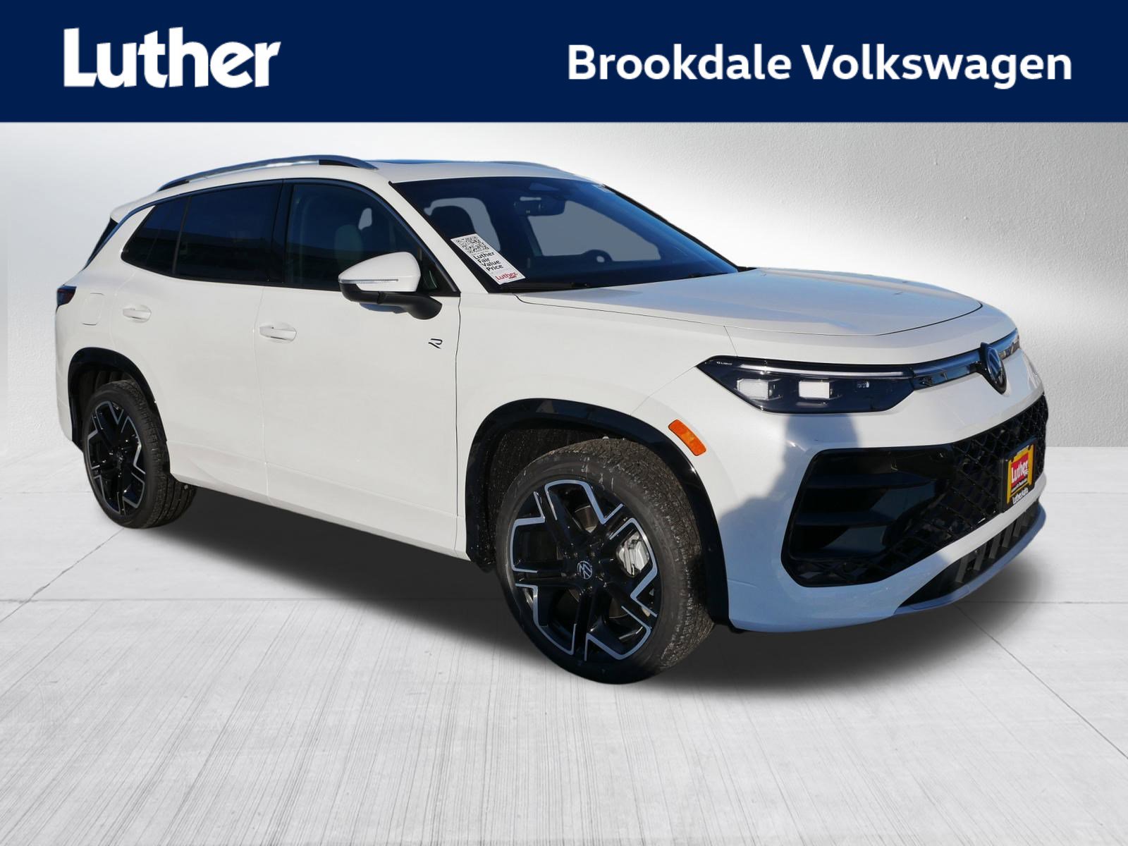 2026 Volkswagen Tiguan SEL R-Line Turbo's photo