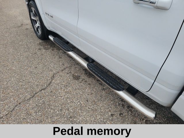 2020 Ram 1500 Laramie photo 3