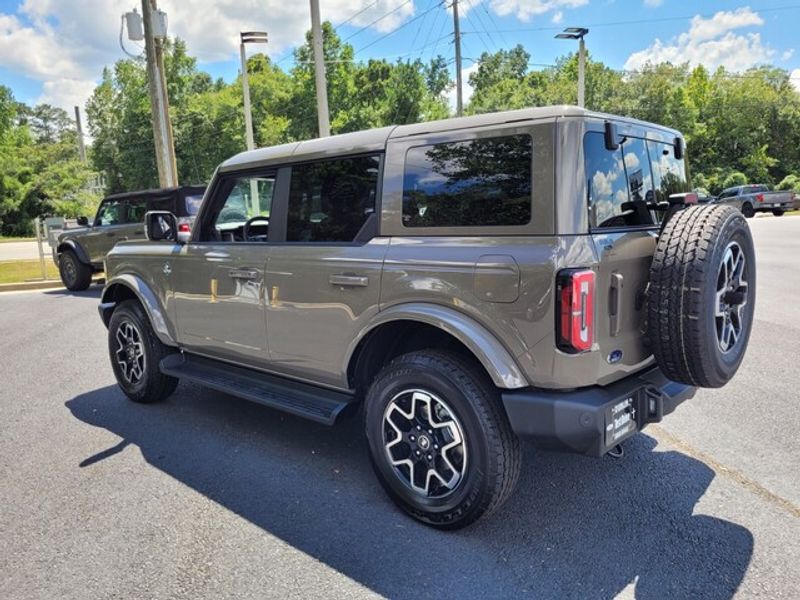 2025 Ford Bronco Outer Banks photo 9