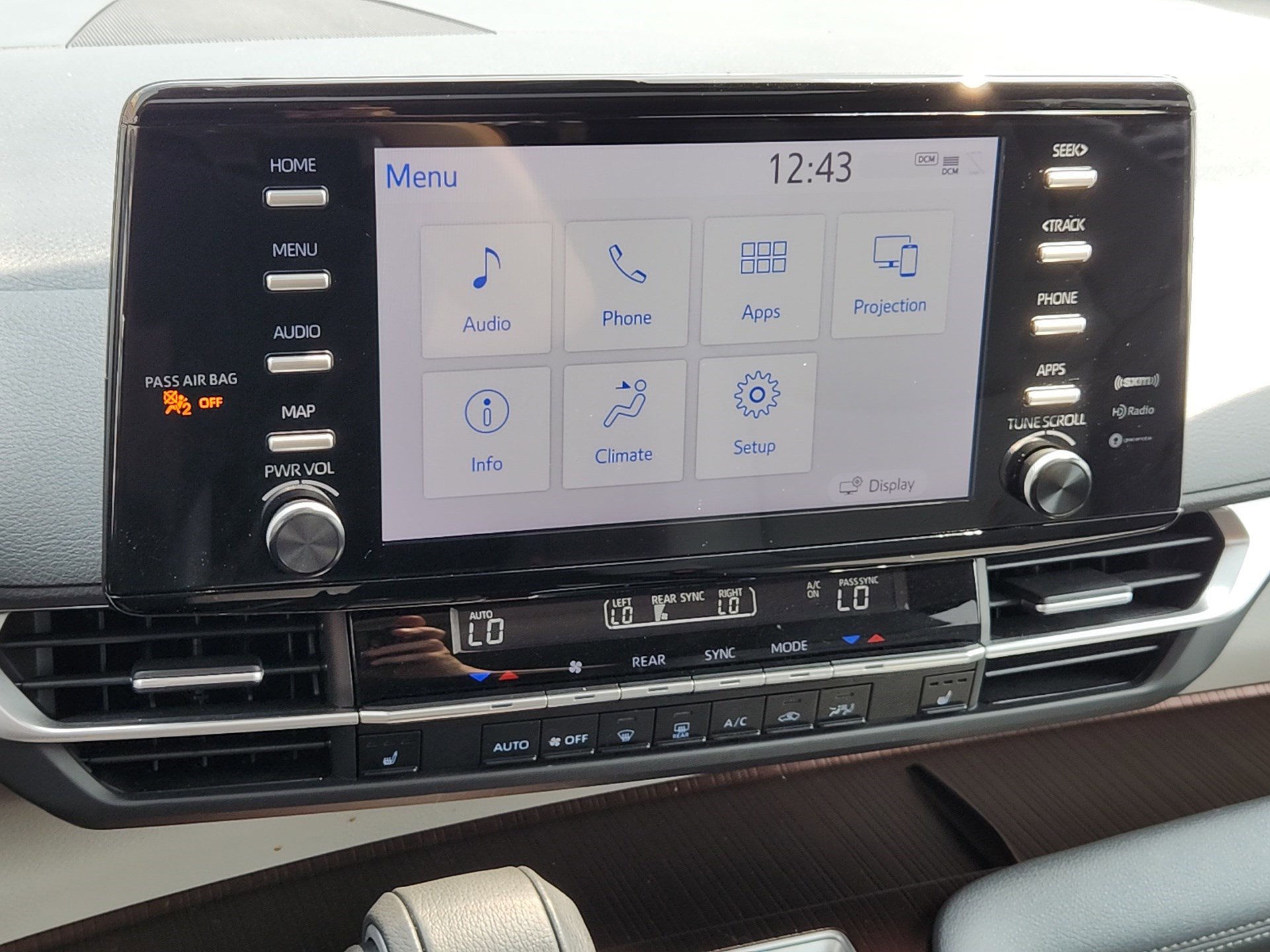 2023 Toyota Sienna XLE photo 14
