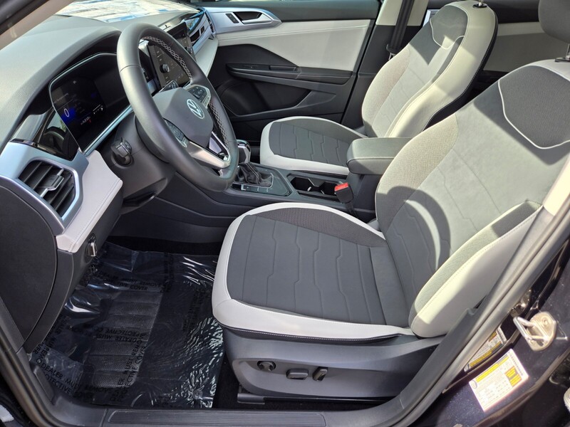 2025 Volkswagen Taos SE photo 2