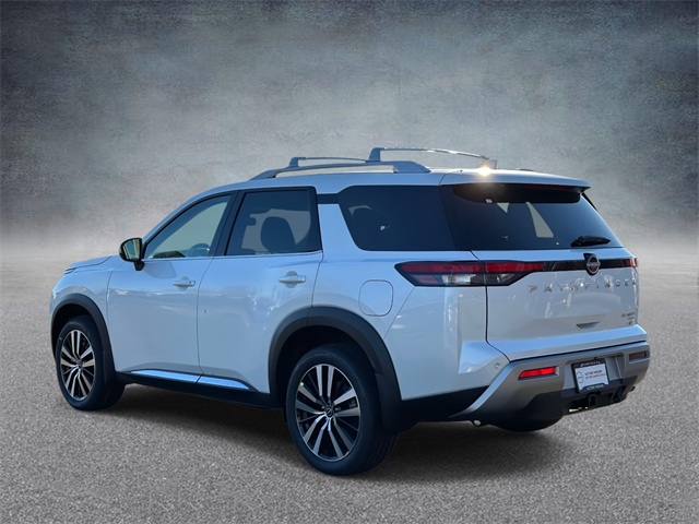 2025 Nissan Pathfinder Platinum photo 4