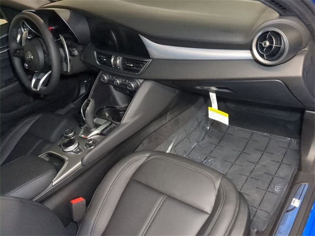 2025 Alfa Romeo Giulia Base photo 24