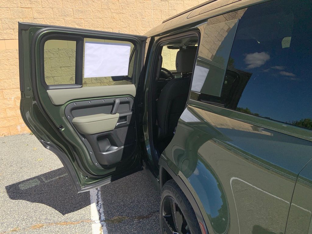 2026 Land Rover Defender 110 S photo 12