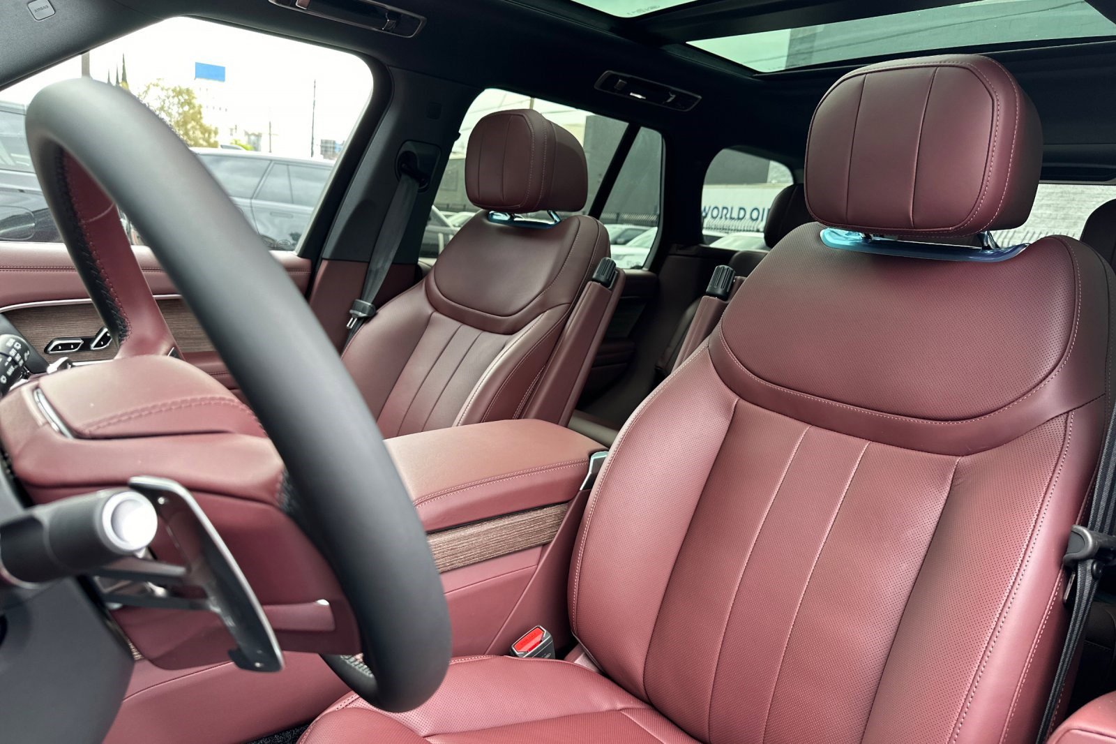 2025 Land Rover Range Rover SE photo 4