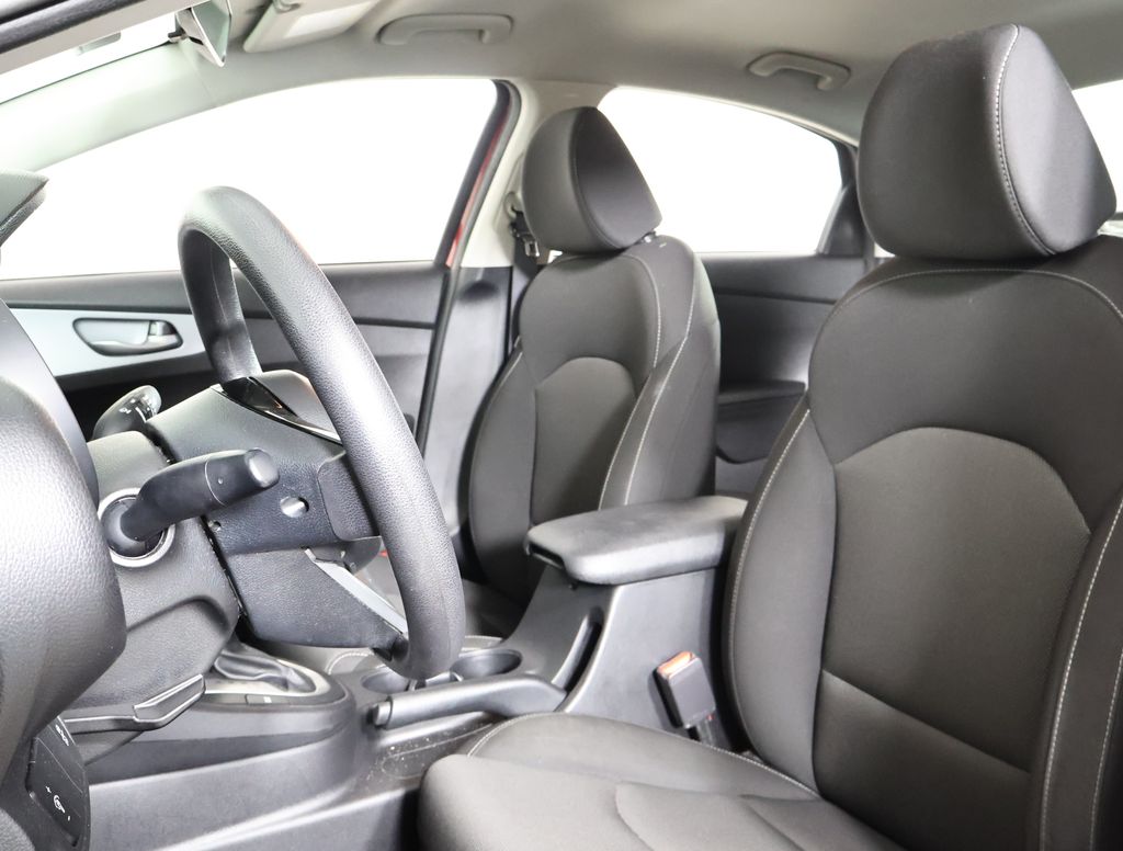 2023 Kia Forte LXS photo 9