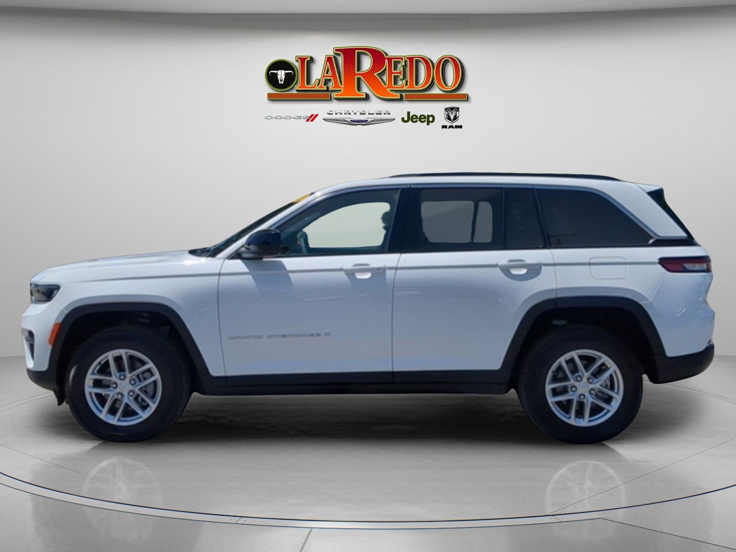 2025 Jeep Grand Cherokee Laredo X photo 4