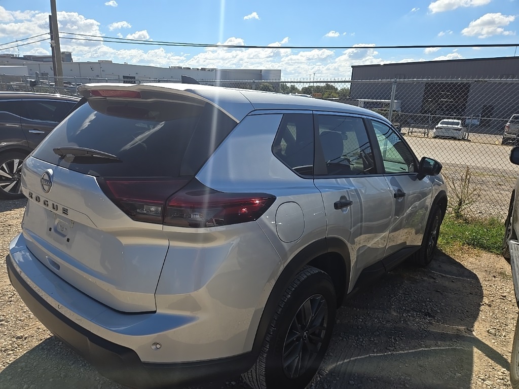 2024 Nissan Rogue S photo 3
