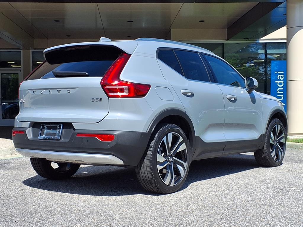 2024 Volvo XC40 Ultimate photo 3
