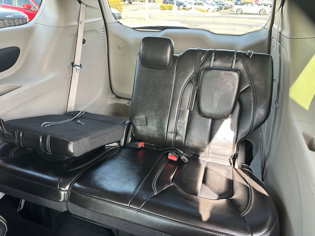2024 Chrysler Pacifica Limited photo 9