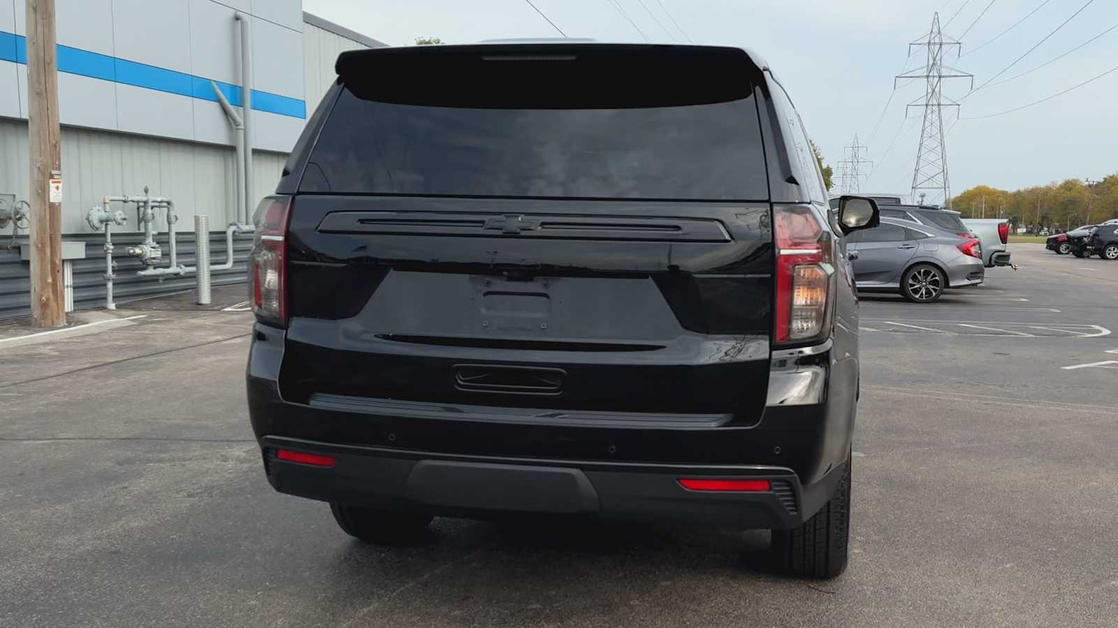 2023 Chevrolet Suburban High Country photo 2