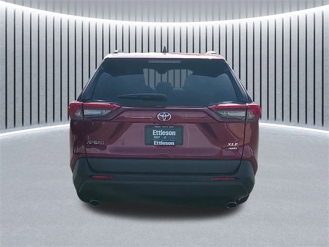 2021 Toyota RAV4 XLE photo 3