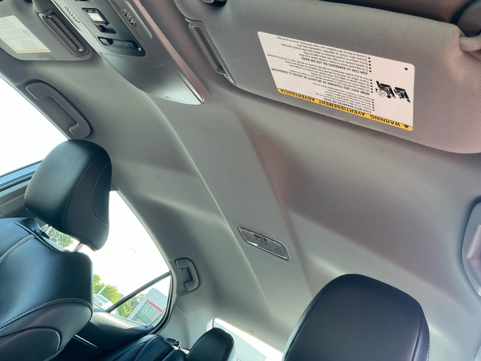 2019 Toyota Camry SE photo 4