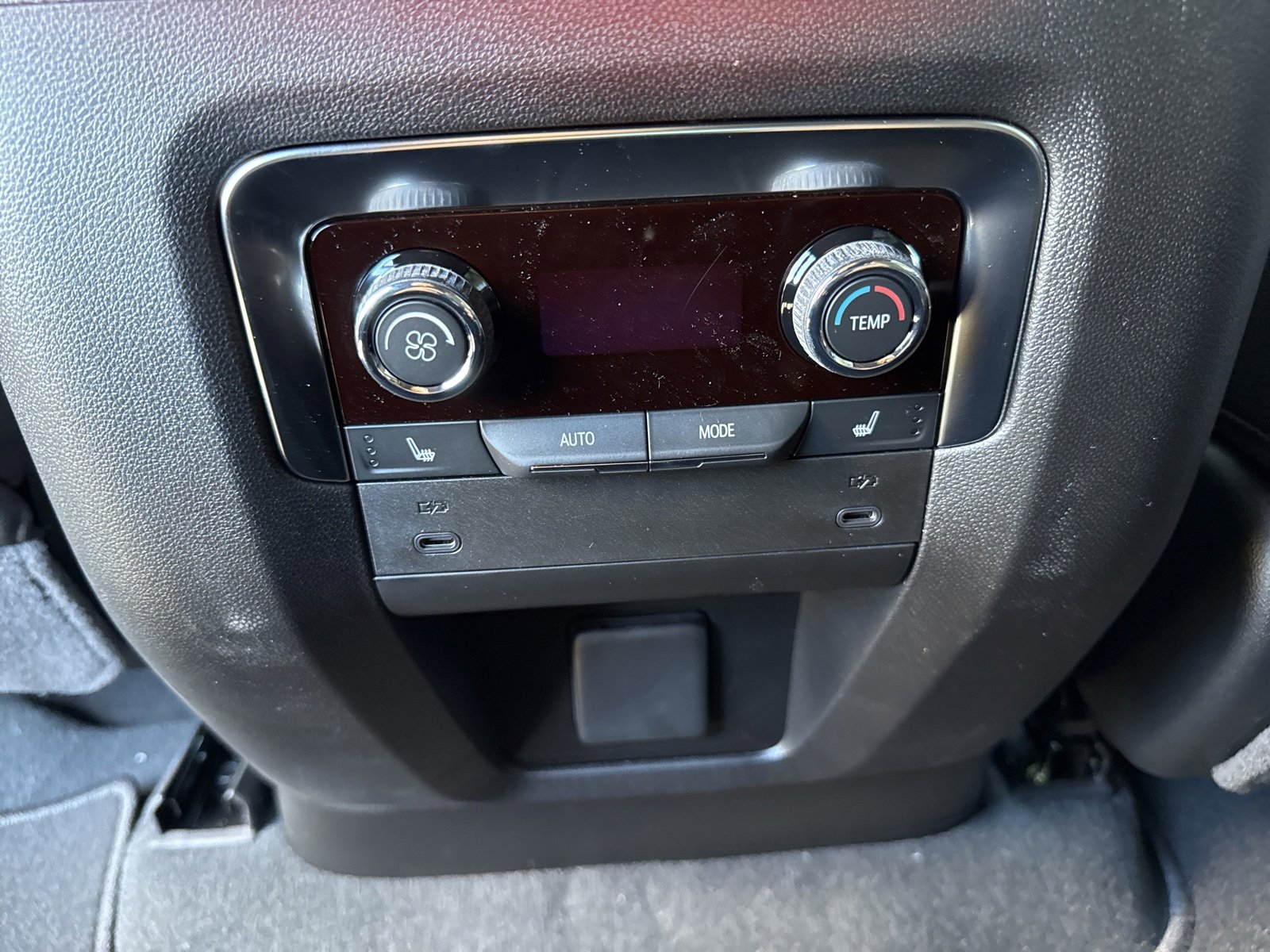 2025 Chevrolet Suburban Premier photo 16