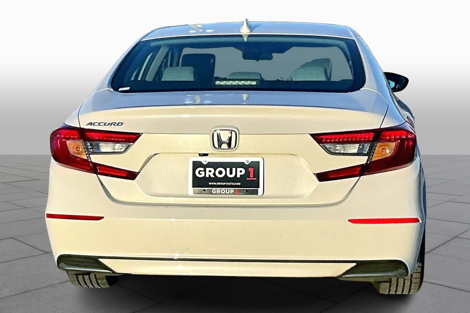 2018 Honda Accord LX 1.5T photo 4