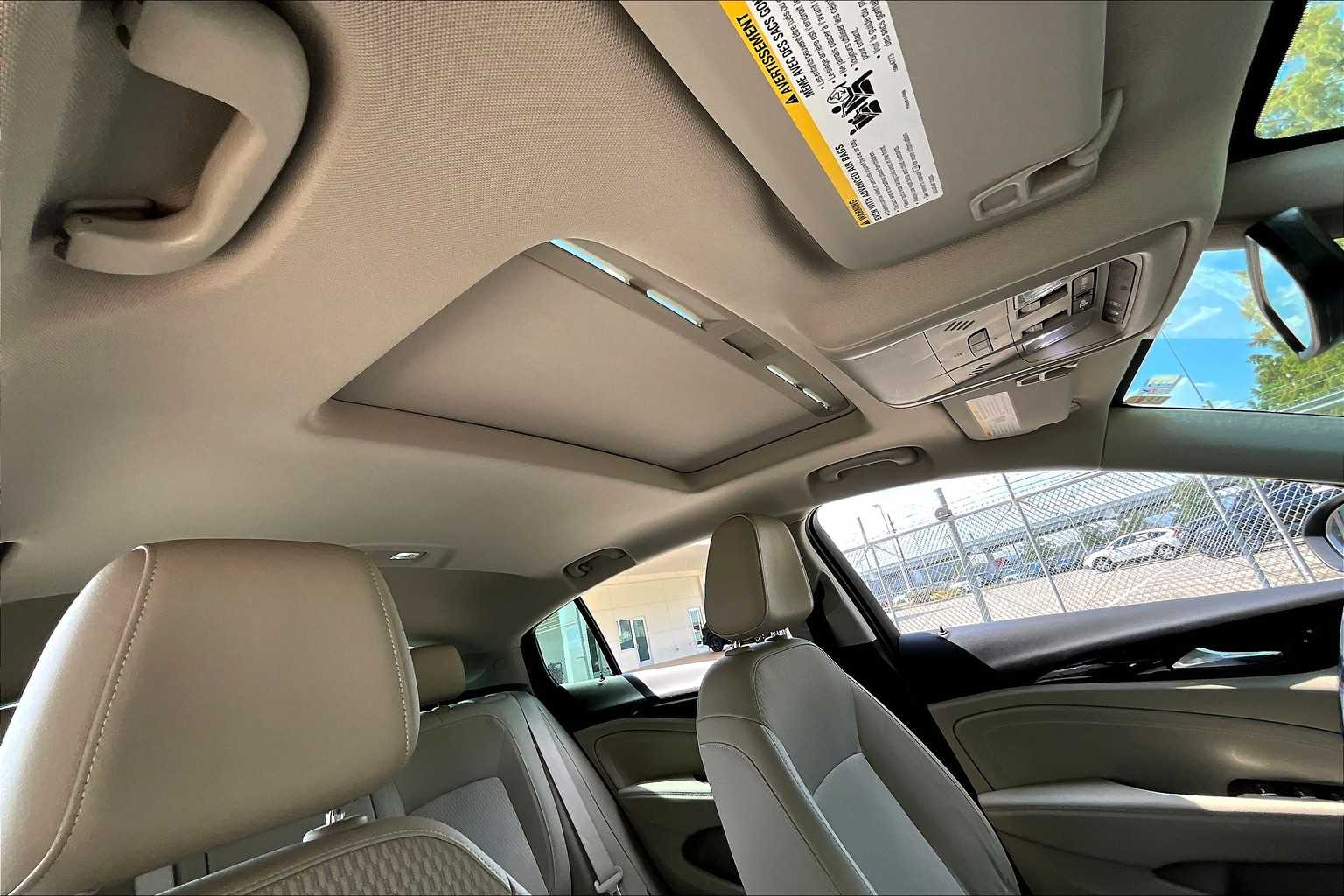 2018 Buick Regal Sportback Preferred II photo 11