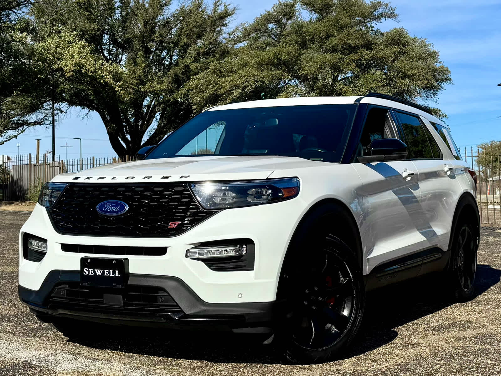2021 Ford Explorer ST's photo