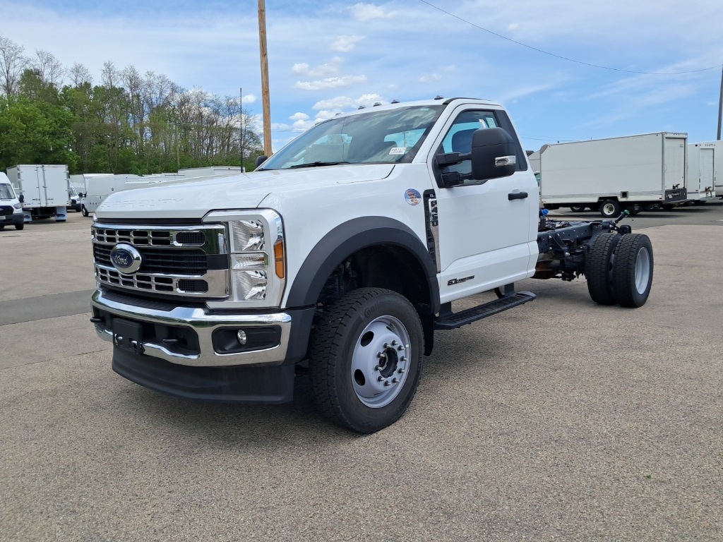 2024 Ford F-450 Super Duty Chassis Cab XL's photo