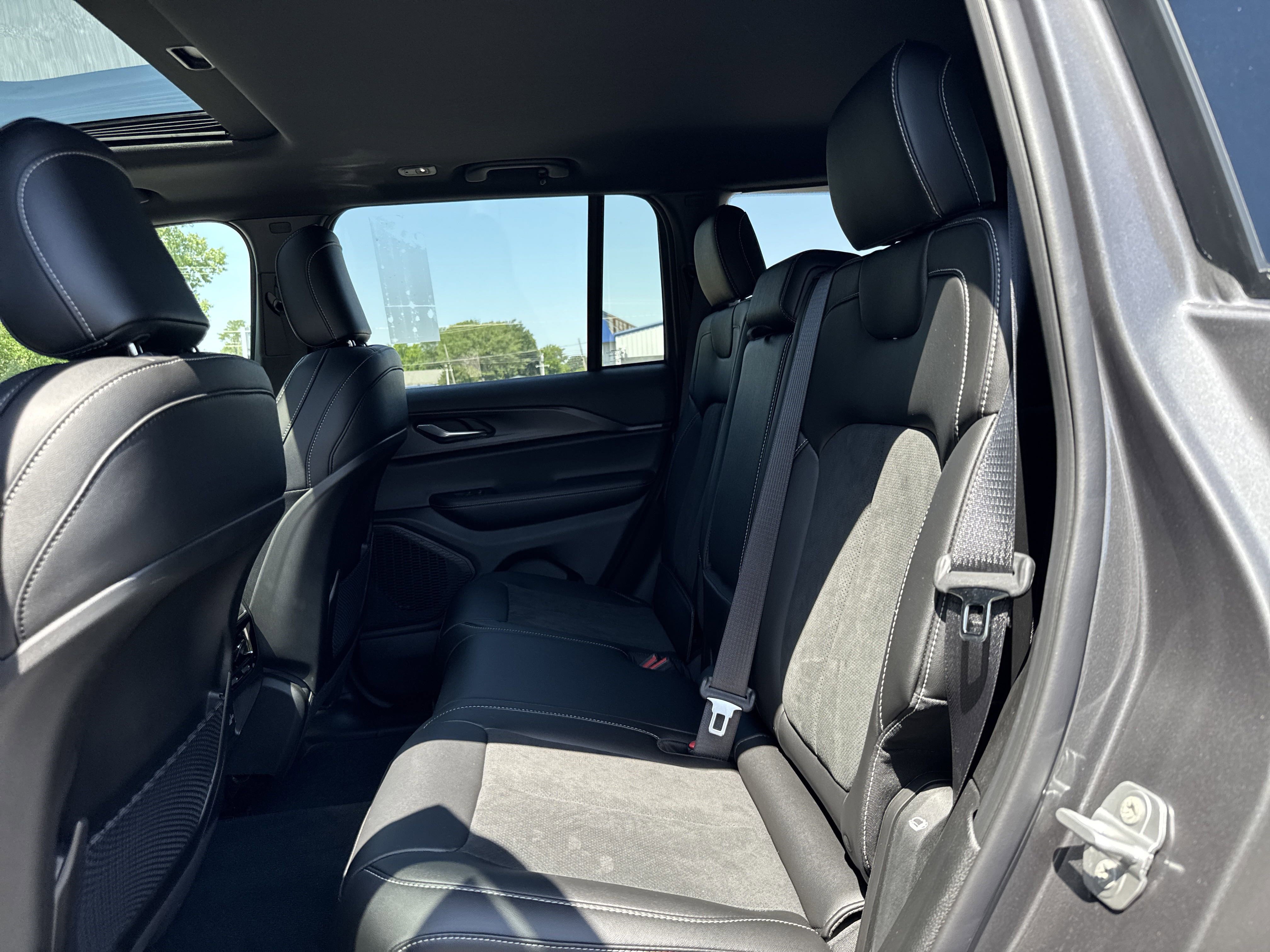 2025 Jeep Grand Cherokee Altitude X photo 9