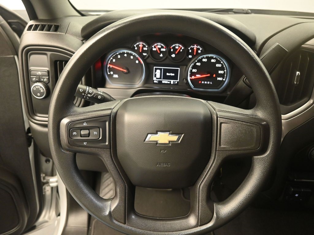 2021 Chevrolet Silverado 1500 Custom photo 2