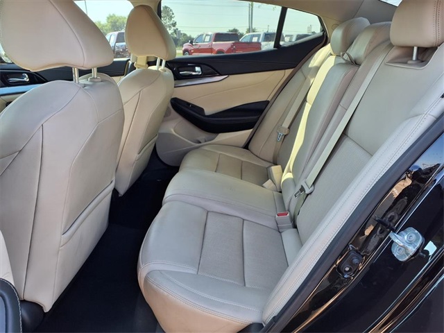 2023 Nissan Maxima SV photo 3