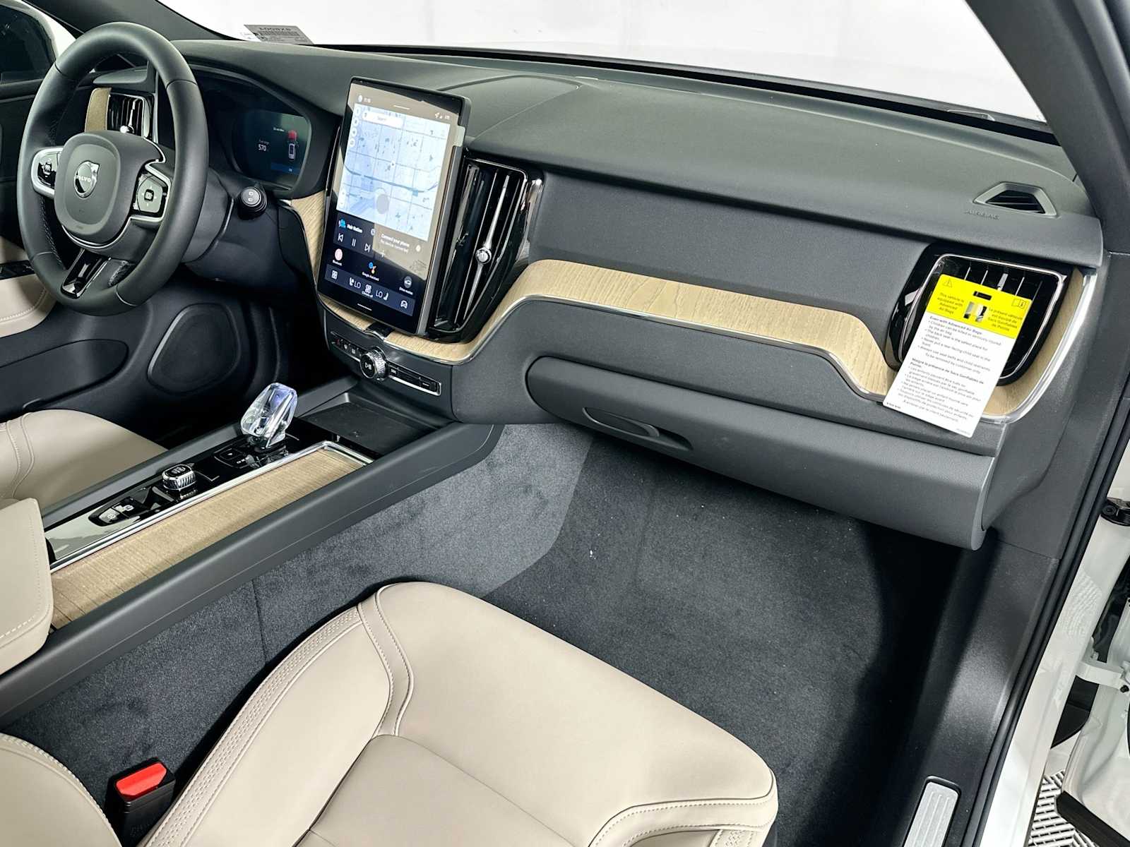 2026 Volvo XC60 B5 Plus photo 27