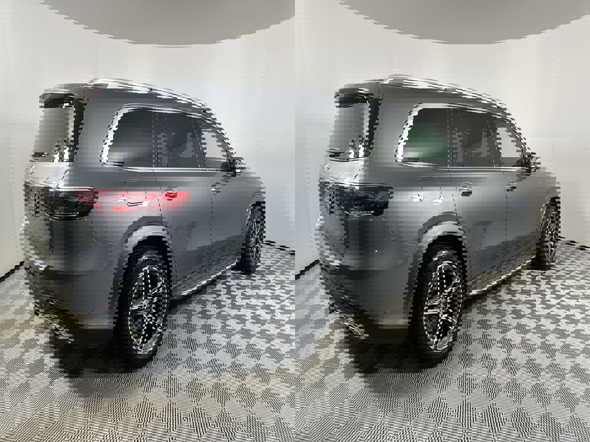 2023 Mercedes Benz GLS 450 4MATIC photo 3