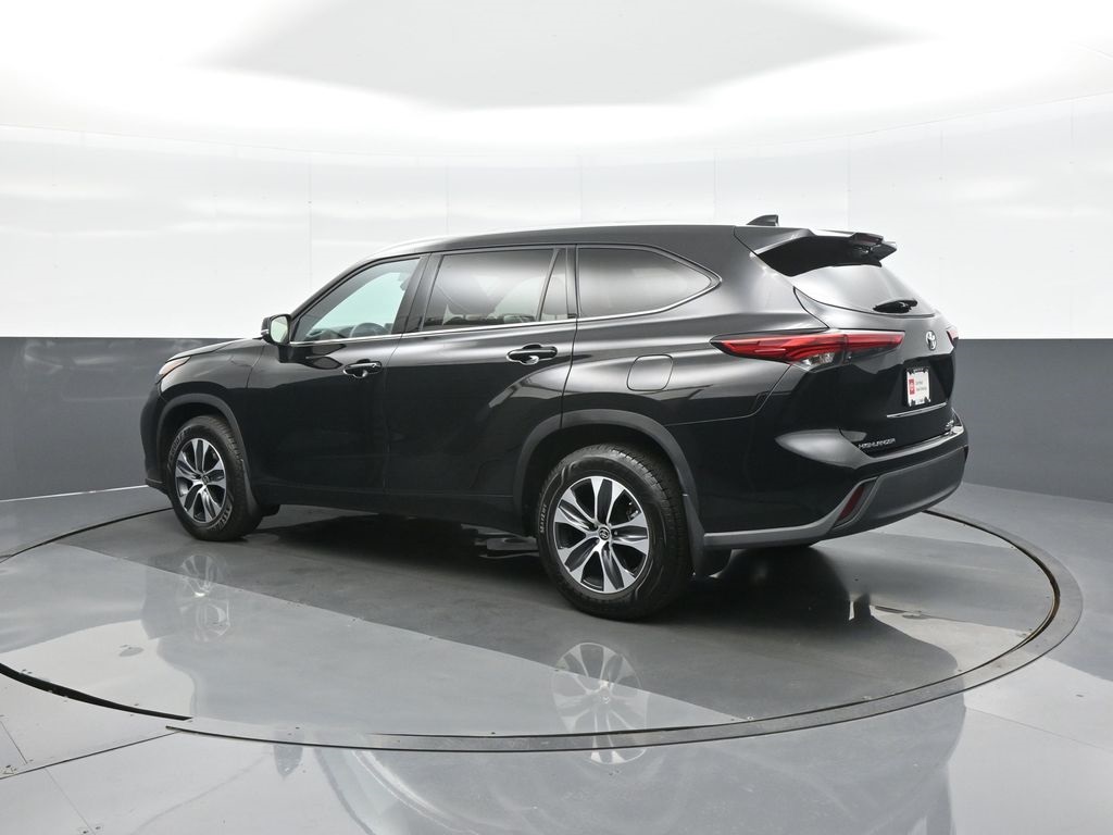 2022 Toyota Highlander XLE photo 4