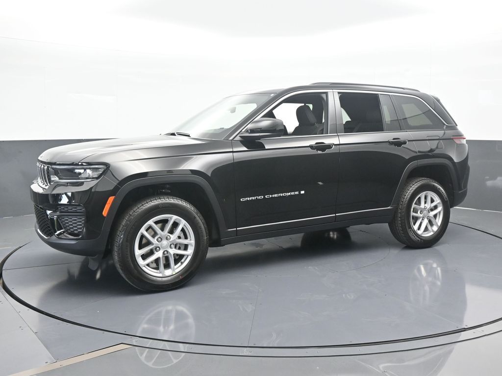 2025 Jeep Grand Cherokee Laredo photo 2