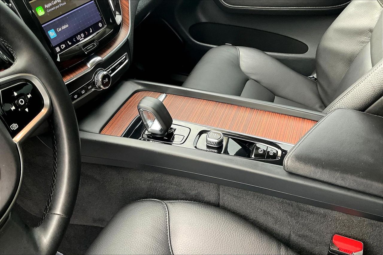 2023 Volvo XC60 B5 Plus photo 16