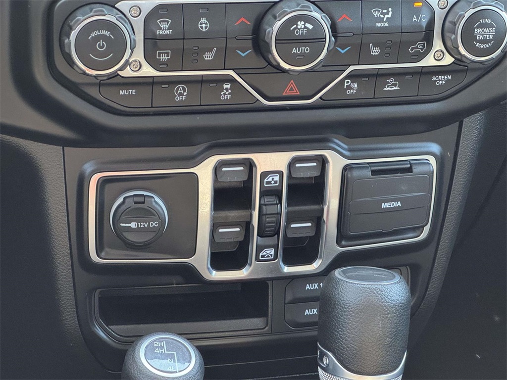 2022 Jeep Gladiator Altitude photo 19
