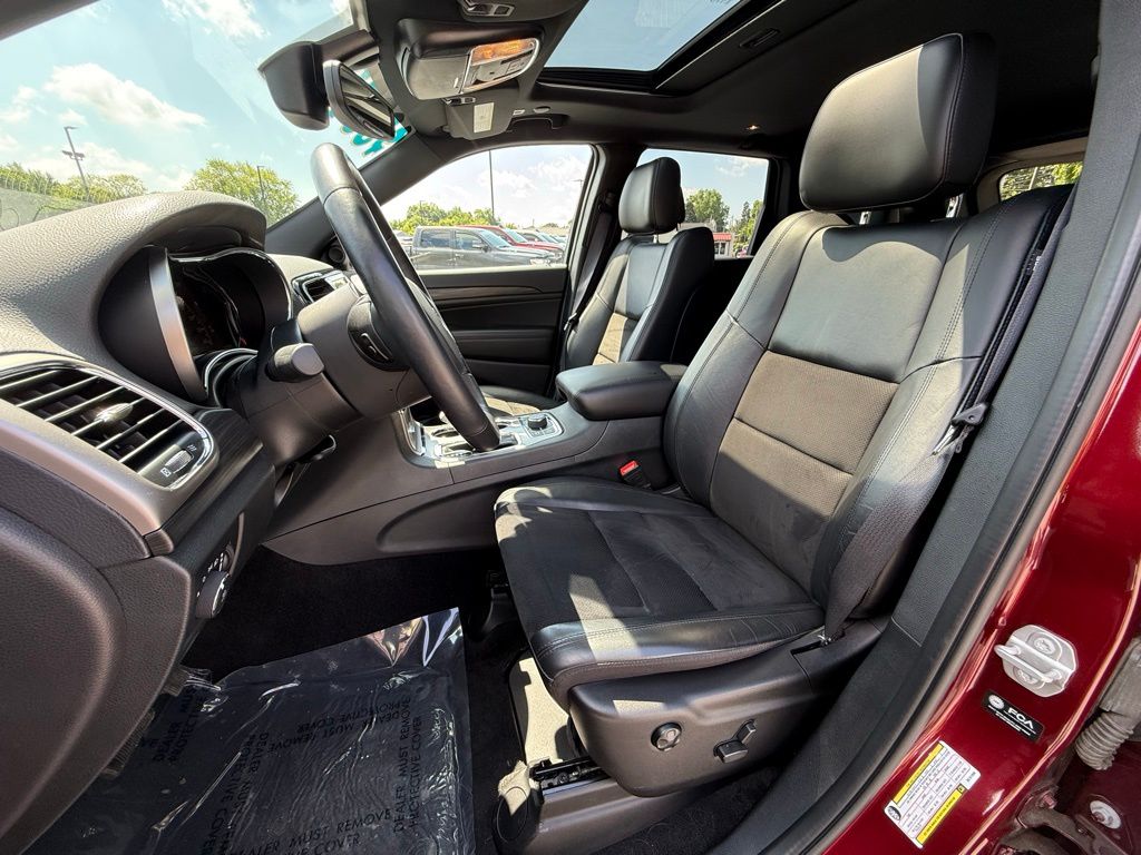 Used 2022 Red Jeep Laredo X image 11